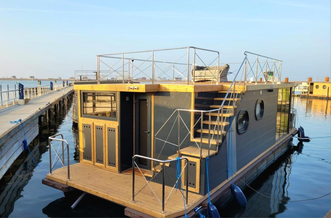 Hausboot Inkl Motorboot, Ostsee Botel Heiligenhafen